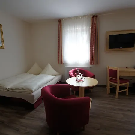 ホテル Schoenau Heilsbronn
